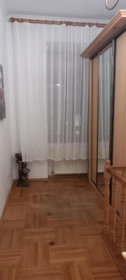 Двох Рівневі Апартаменти В Центрі Lviv Exterior foto